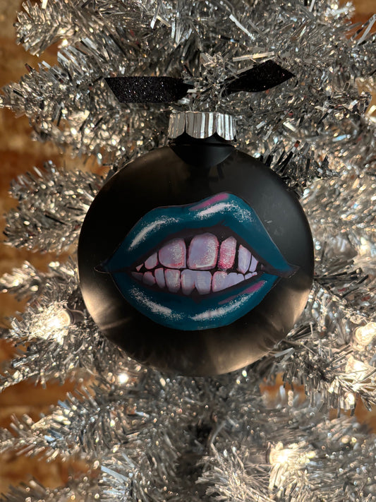 Lips Ornament (SOLD OUT)